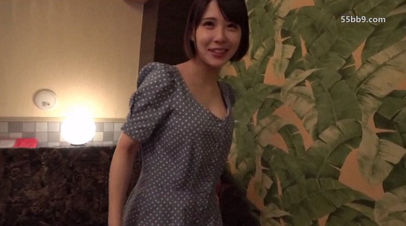 腰部浮起颤抖着说“超舒服”！在交友网站找到的可爱妹子！最后还乞求中出 FC2PPV-4736166